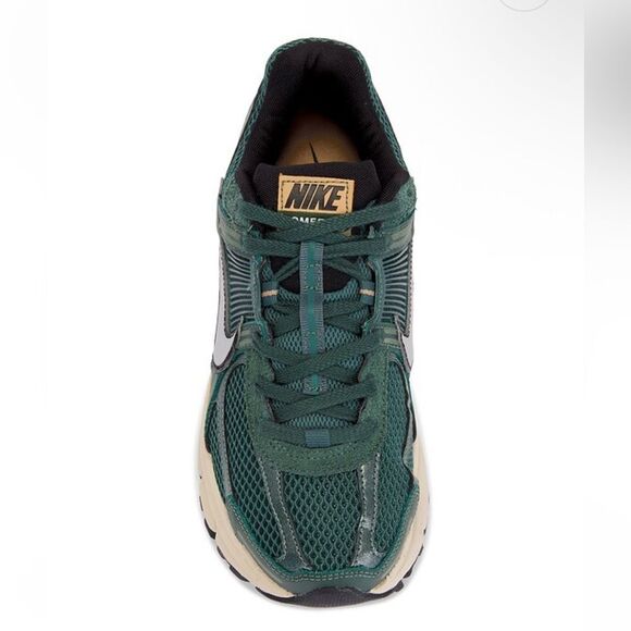 Nike Zoom Vomero 5 Sneakers Vintage Green Chrome Brown Hemp women’s Revolve 10 - Picture 6 of 14